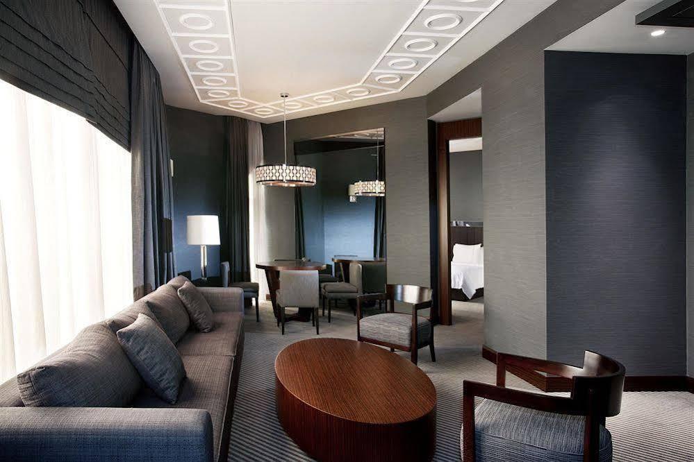 Sheraton Batumi Hotel Eksteriør billede A suite at the hotel