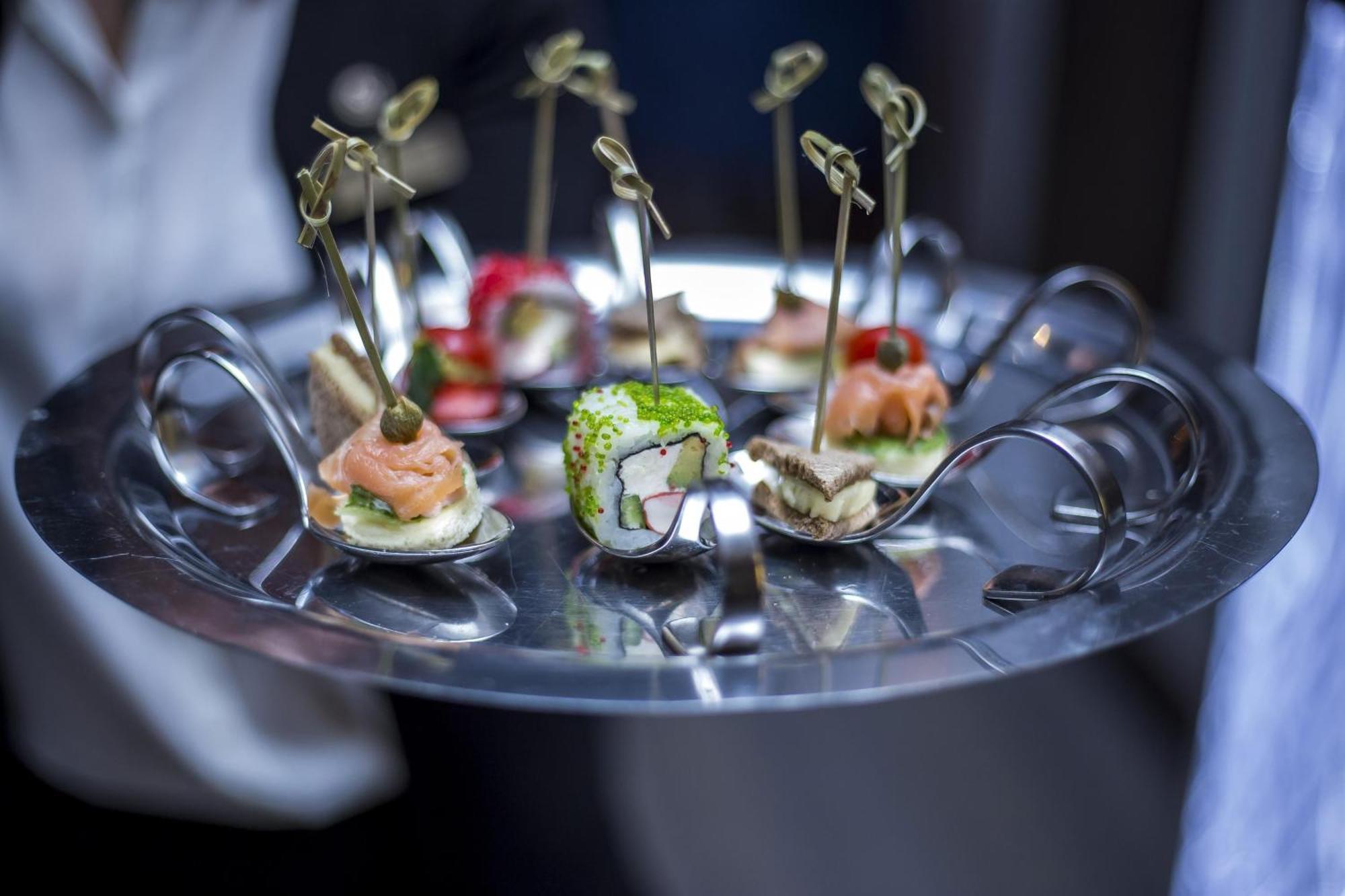 Sheraton Batumi Hotel Eksteriør billede Canapés
