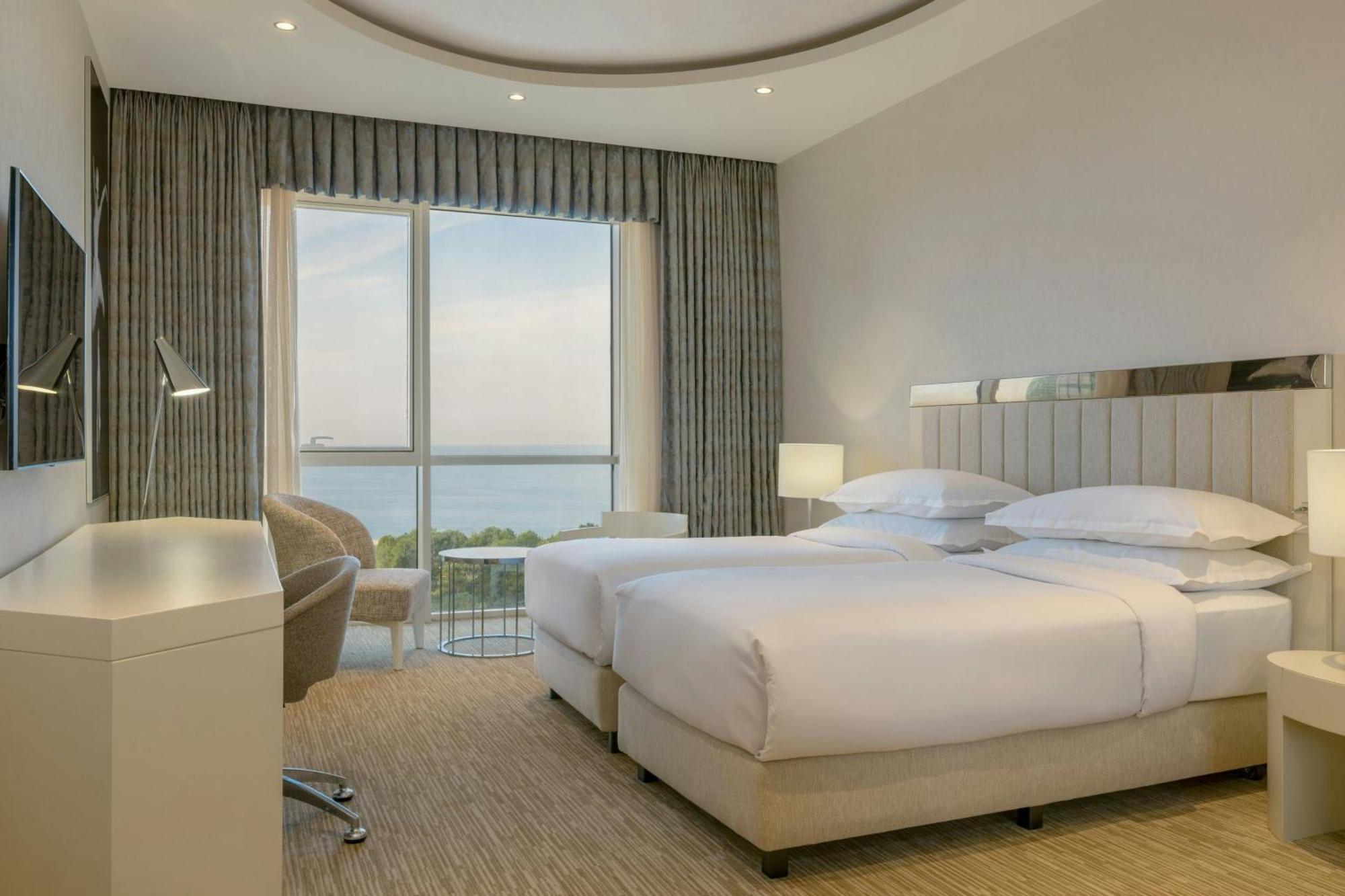 Sheraton Batumi Hotel Eksteriør billede Deluxe Room