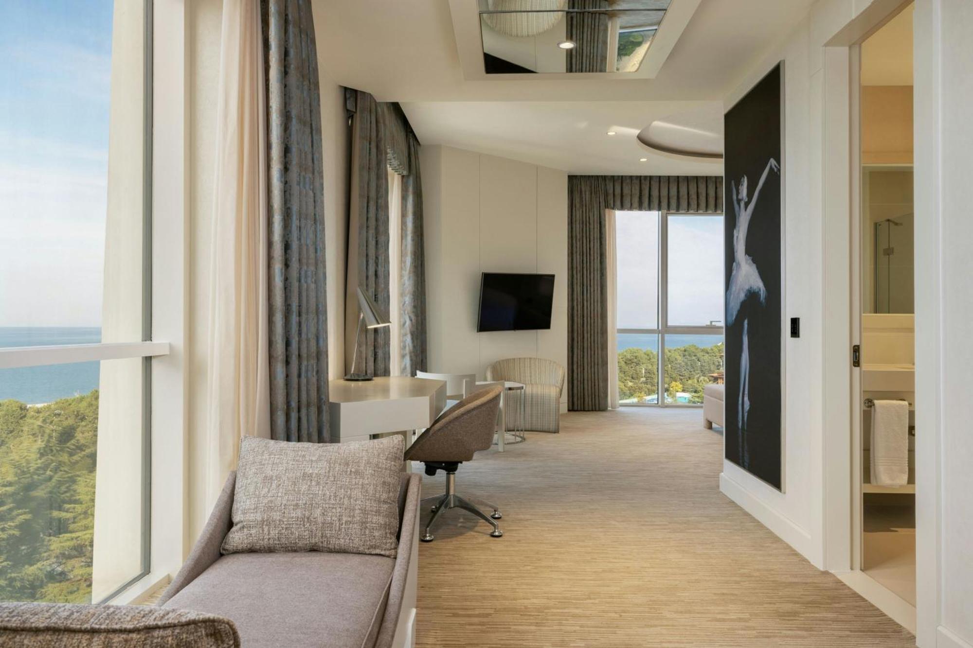 Sheraton Batumi Hotel Eksteriør billede Suite