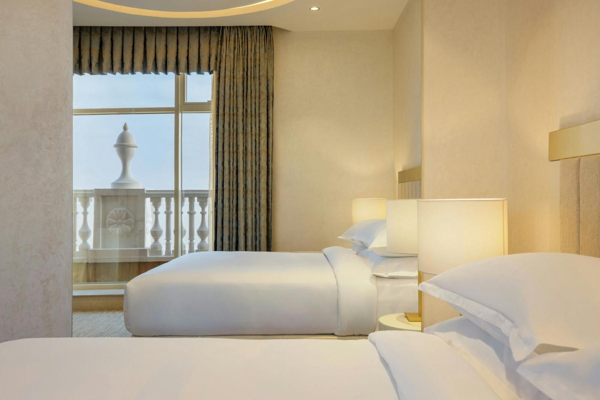 Sheraton Batumi Hotel Eksteriør billede Deluxe room