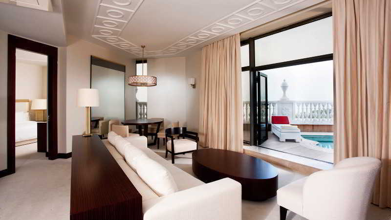 Sheraton Batumi Hotel Eksteriør billede A suite at the Wynn
