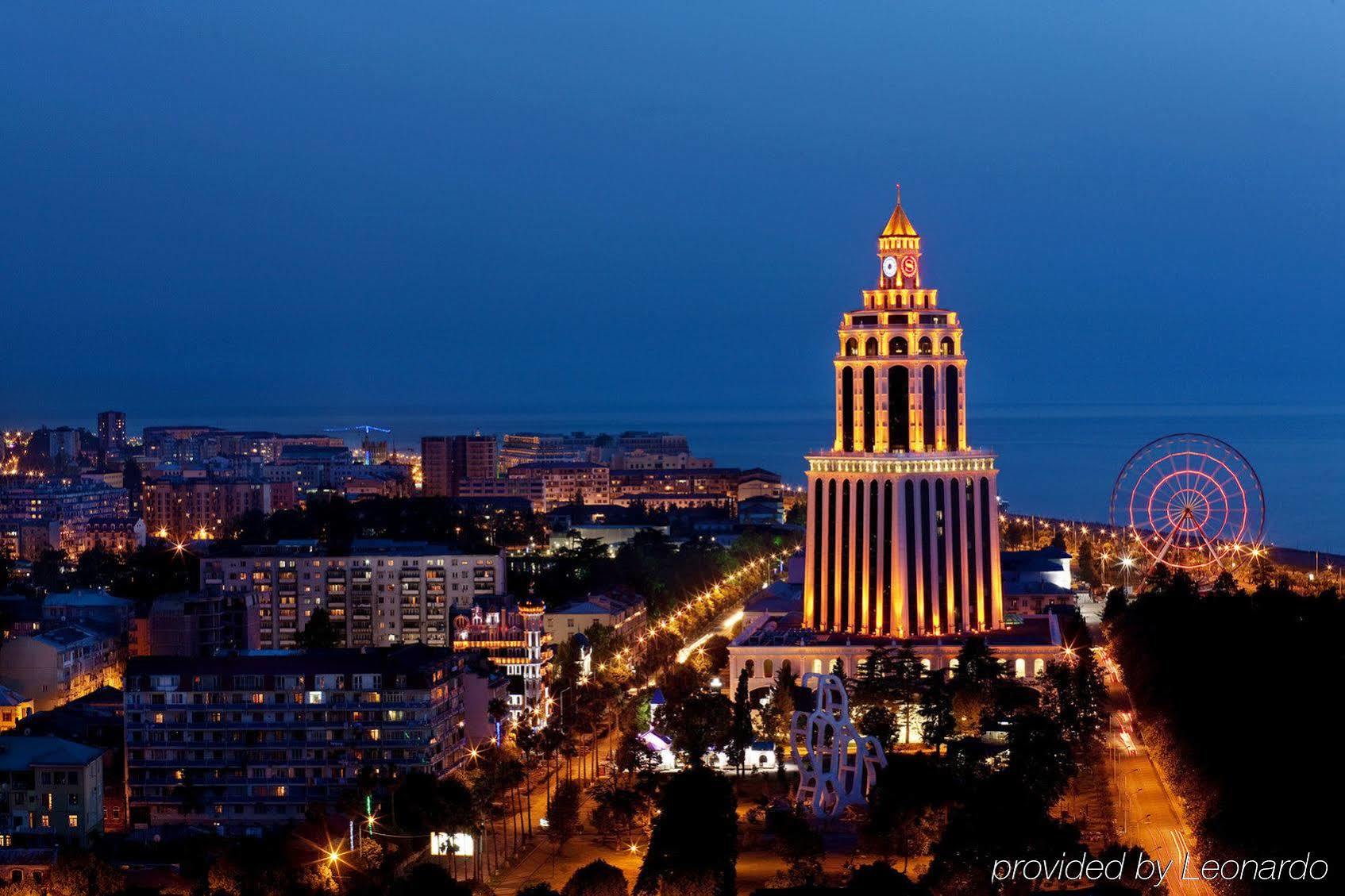 Sheraton Batumi Hotel Eksteriør billede The Millennium Tower at night