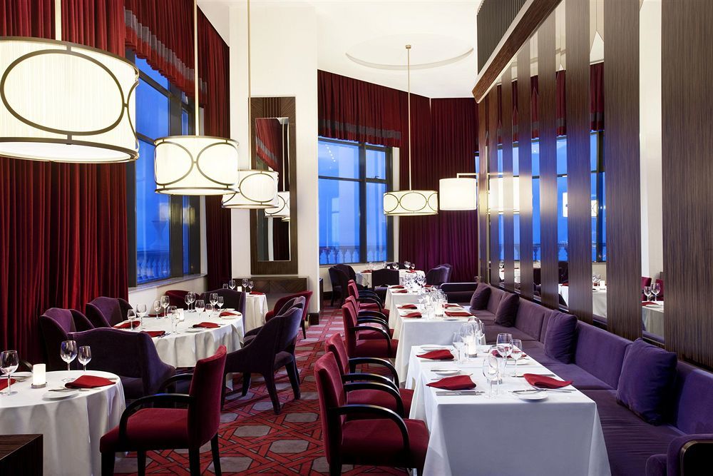 Sheraton Batumi Hotel Eksteriør billede The restaurant
