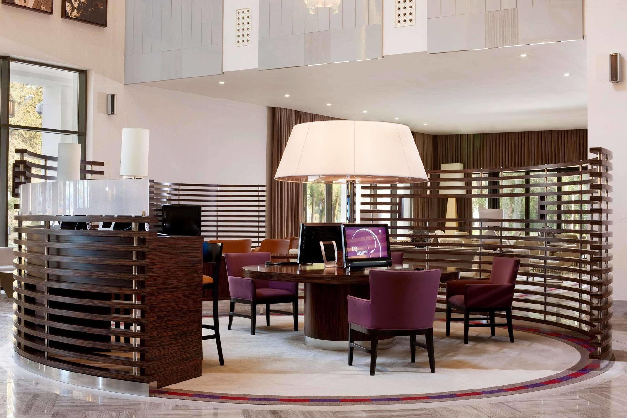 Sheraton Batumi Hotel Eksteriør billede The library