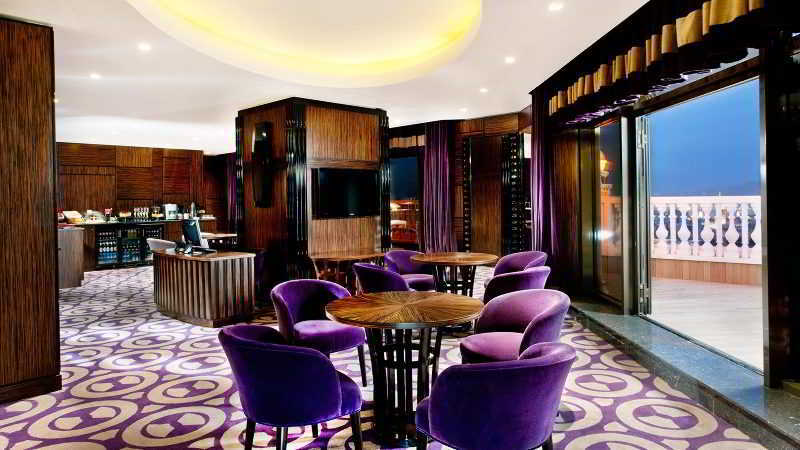 Sheraton Batumi Hotel Eksteriør billede The Club lounge at Beijing Capital International Airport